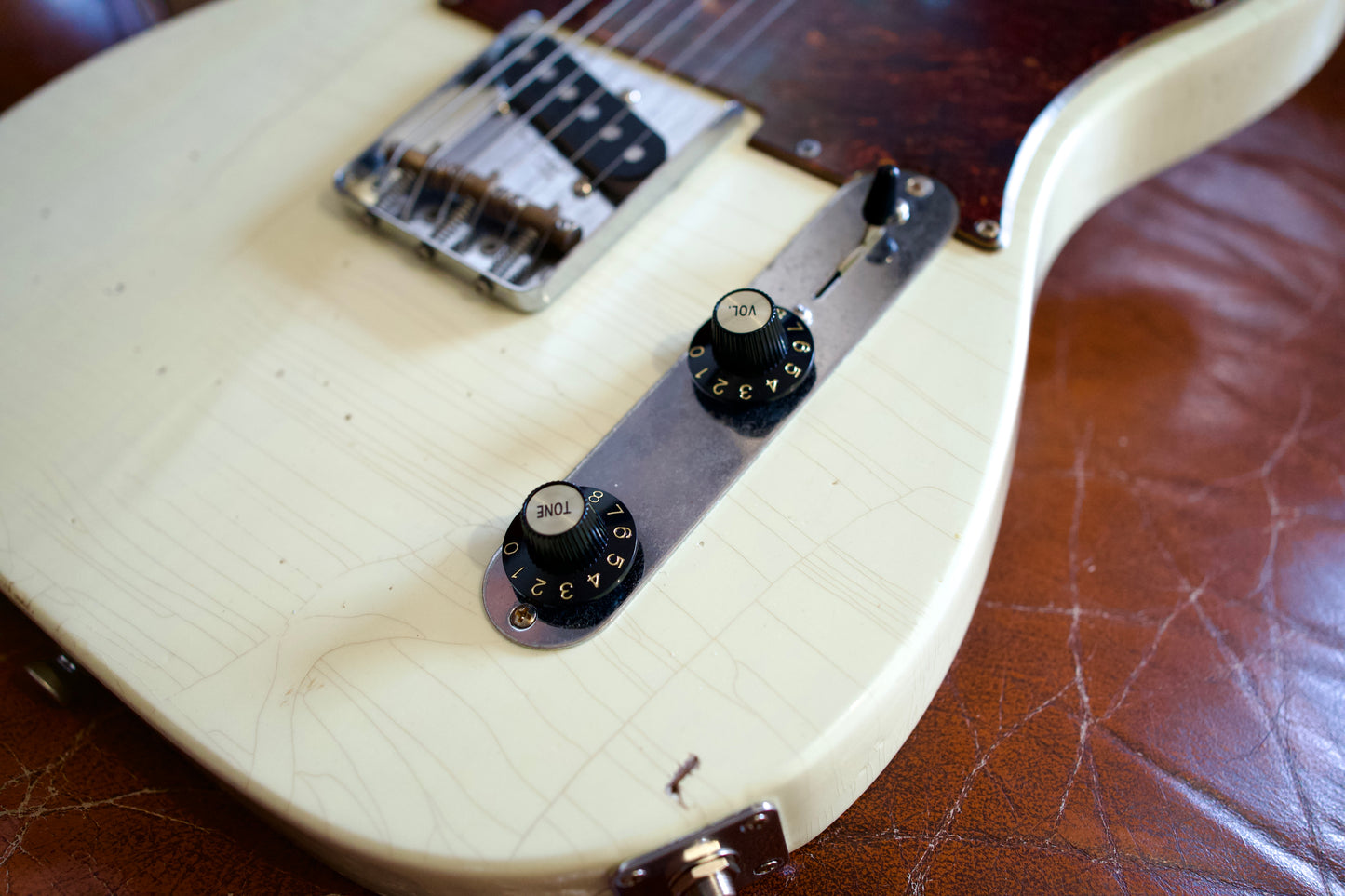 Constantin Guitars Lucia Classic #0004 Aged Vintage White